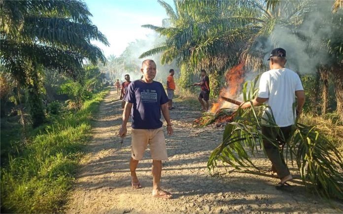 Warga Pinang Mas, Gara-gara sampah hampir bentrok warga Gara-gara sampah hampir bentrok warga