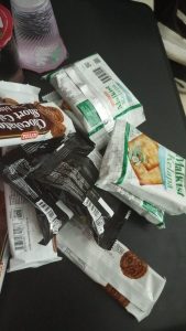 Penumpang Lion Air, Diley lagi makan snack anak-anak