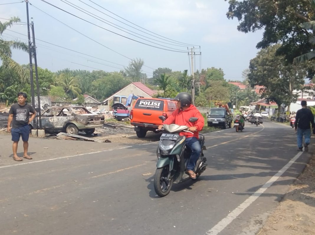 Gambar Sengketa Tanah STQ, Kerasnya eksekusi, diwarnai aksi pembakaran oleh 