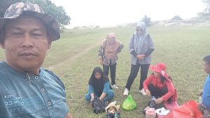 Wisatawan lokal Danau Gedang